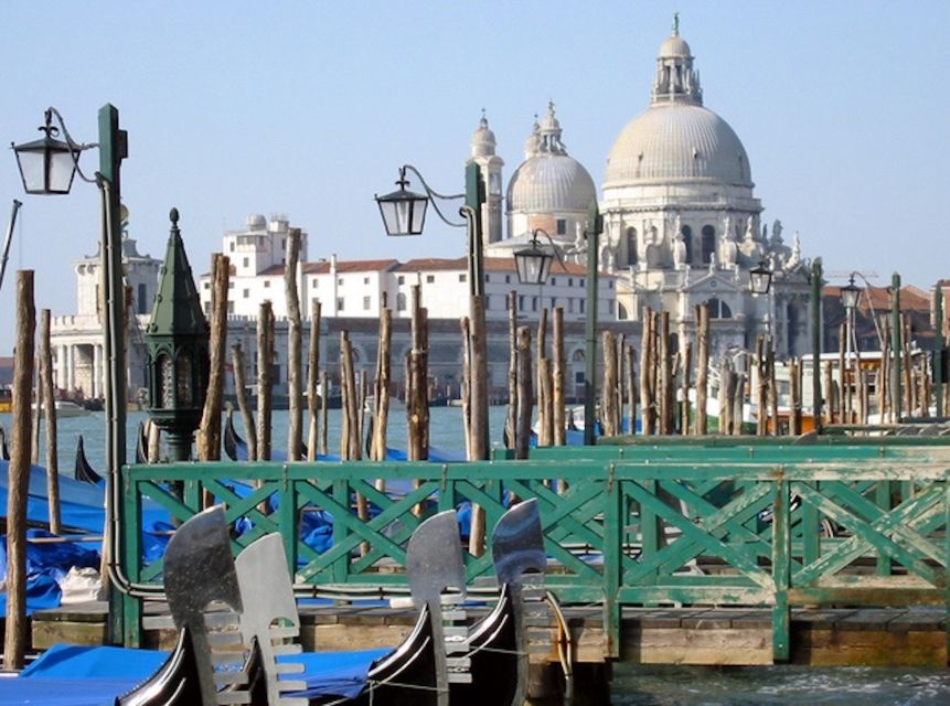 Venice: 30 min Gondola Ride on the Grand Canal with Guide - A turn into Venice’s quieter canals
