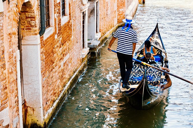 Venice: 30 min private Gondola Ride with Guide - What $343.48 buys you
