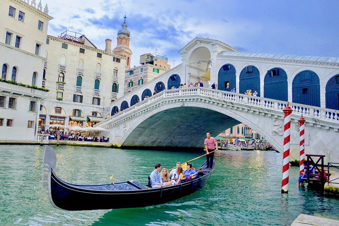 Venice: 30 min private Gondola Ride with Guide - The Grand Canal and its grand façades