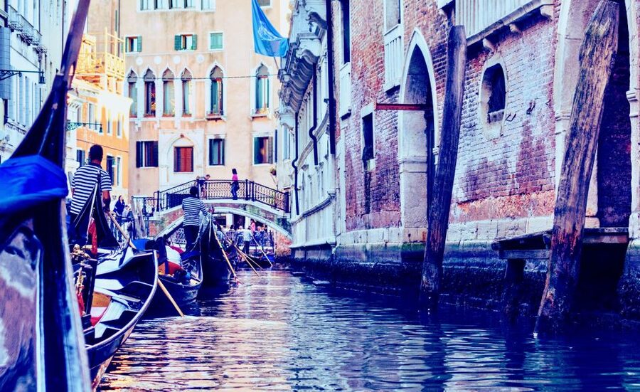 Venice: 30-Minute Gondola Ride on Grand Canal with Serenade - Key points to know before you book