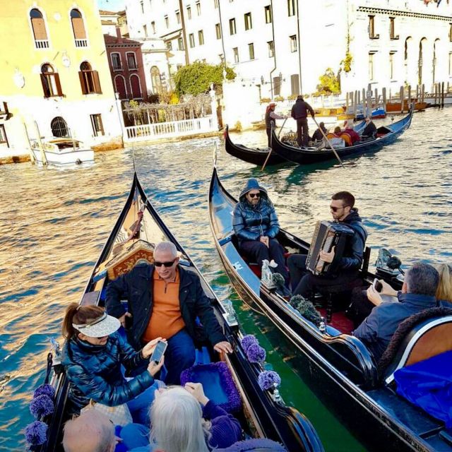 Venice: 30-Minute Gondola Ride on Grand Canal with Serenade - Who will enjoy this most