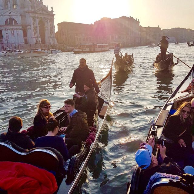 Venice: 30-Minute Gondola Ride on Grand Canal with Serenade - The serenade: the best reason to choose this option