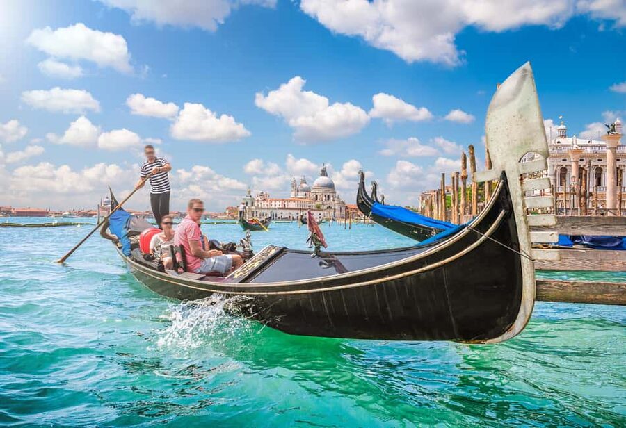Venice: 30 minutes Enchanting Gondola Ride - Rio dei Barcaroli and Rio dell’Ovo