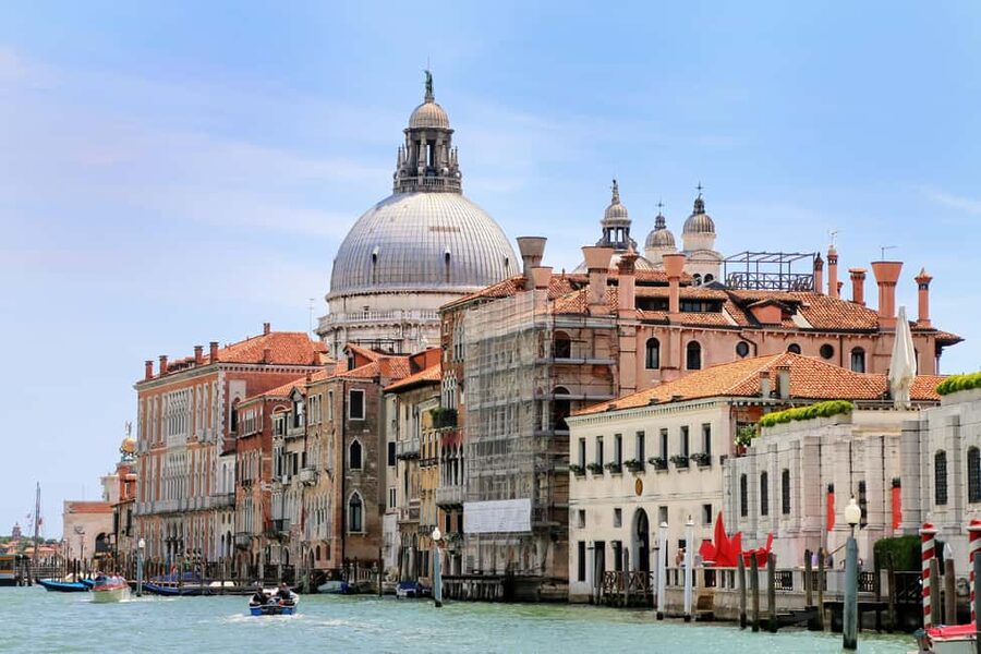 Venice: 30 minutes Enchanting Gondola Ride - Value, group size, and practical limits