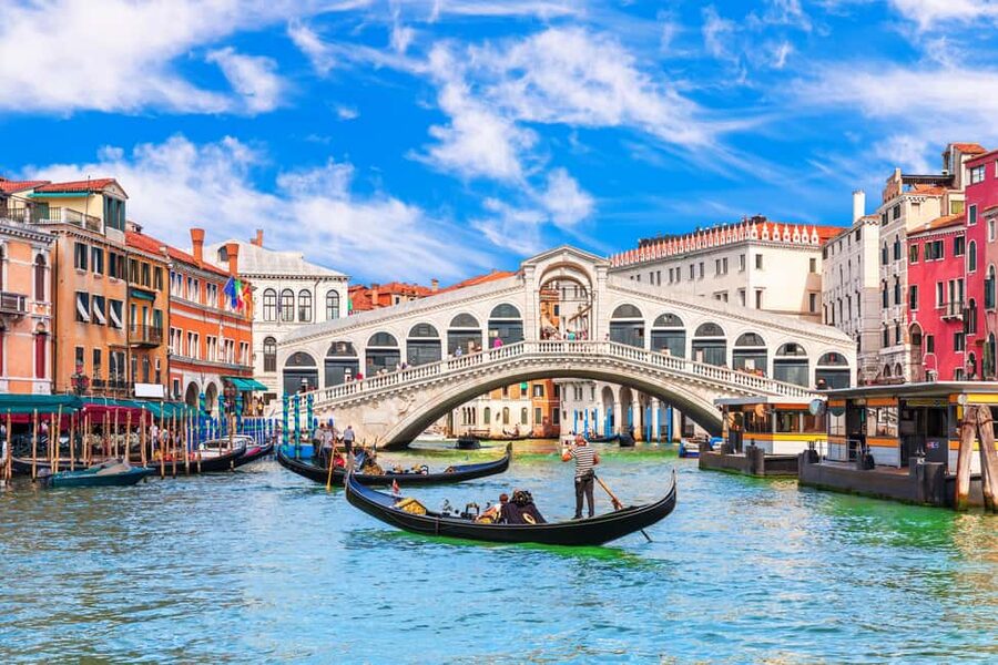Venice: 30 minutes Enchanting Gondola Ride - What the first few minutes feel like