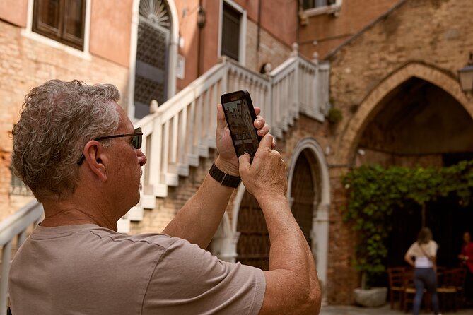 Venice Art Walking Tour with Gondola Ride - The 30-minute gondola ride