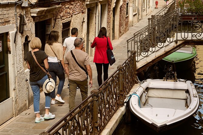 Venice Art Walking Tour with Gondola Ride - Guides who can make the difference