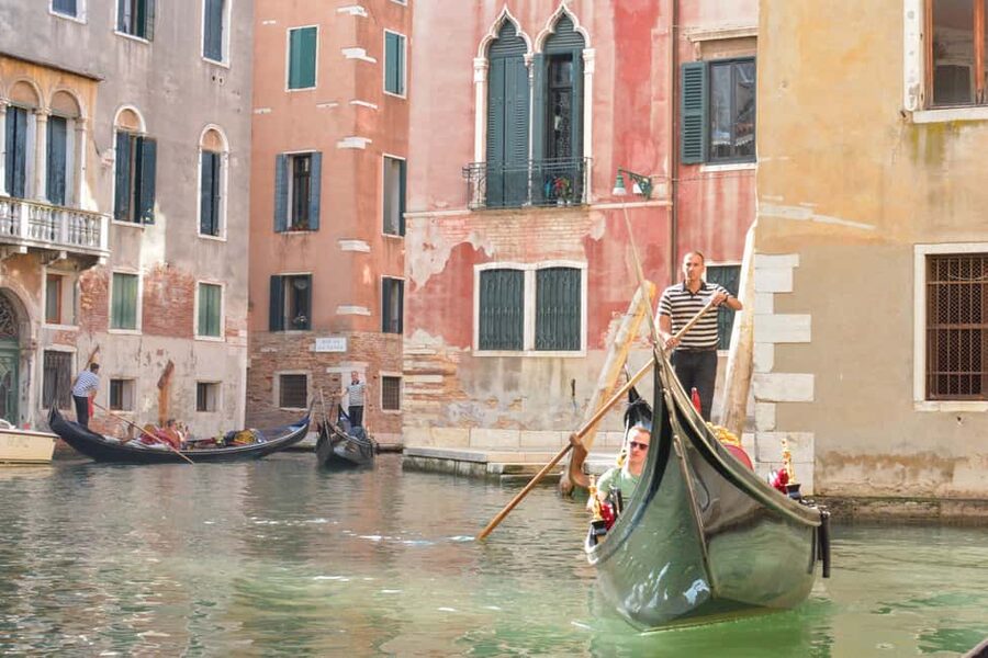 Venice: Basilica, Doge's Palace, Gondola and Lagoon Islands - Boat transport to Murano and the glassblowing workshop