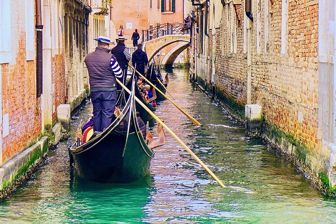 Venice: Classic 30-Minute Gondola Ride Through the Canals - Morning, afternoon, or sunset?