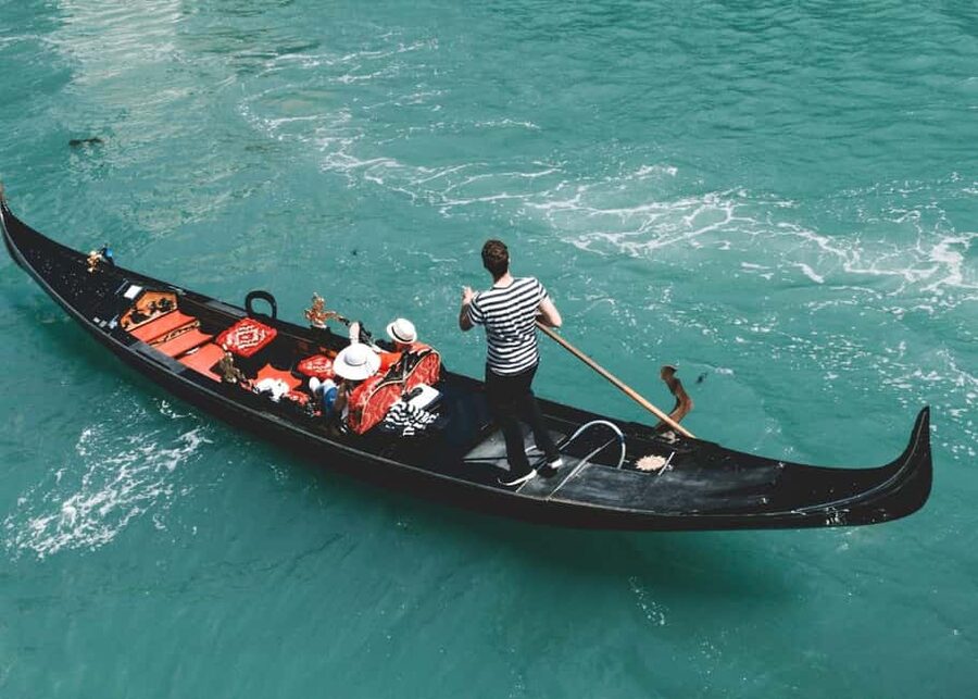 Venice: Crafted Gondola Under Breathtaking Bridge of Sighs™ - The VR gallery adds context before you board