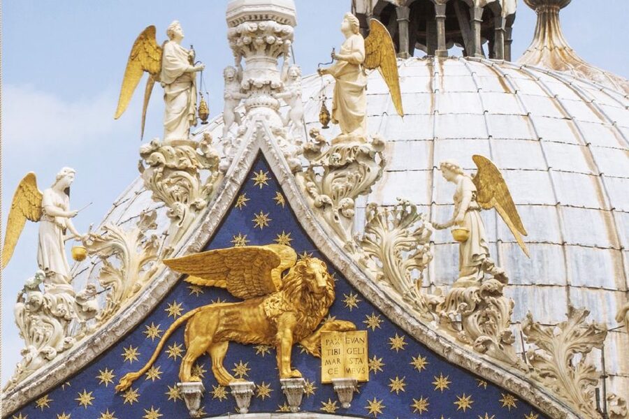 Venice: Doge's Palace and Basilica Tour with Gondola Ride - Why this pairing works in Venice