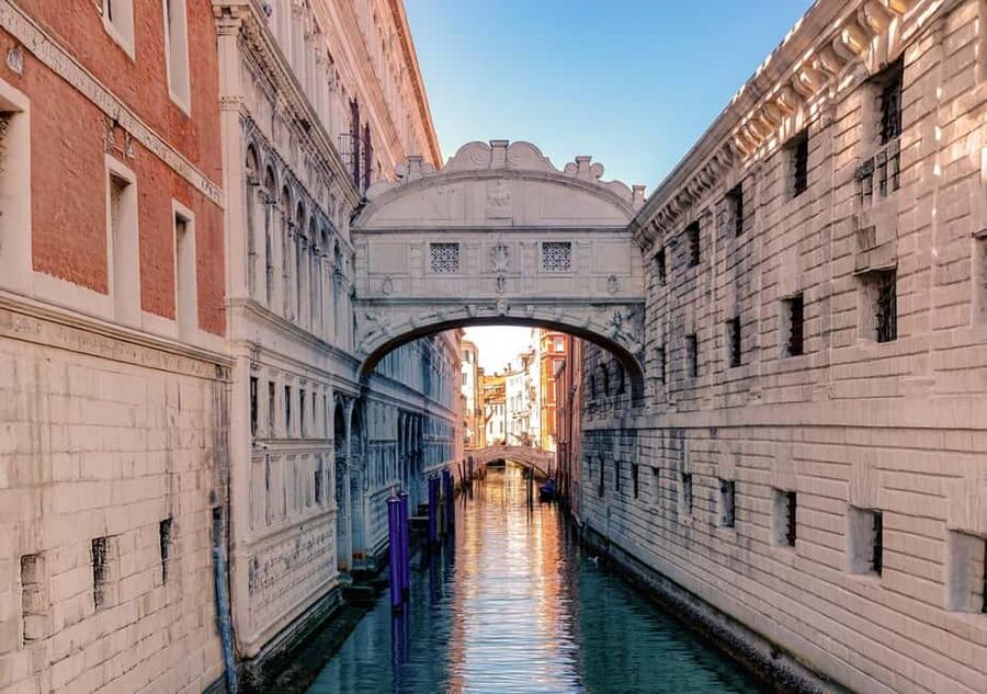 Venice: Doge's Palace and St Mark's Tour with Gondola Ride - St Mark’s Basilica and its golden interior
