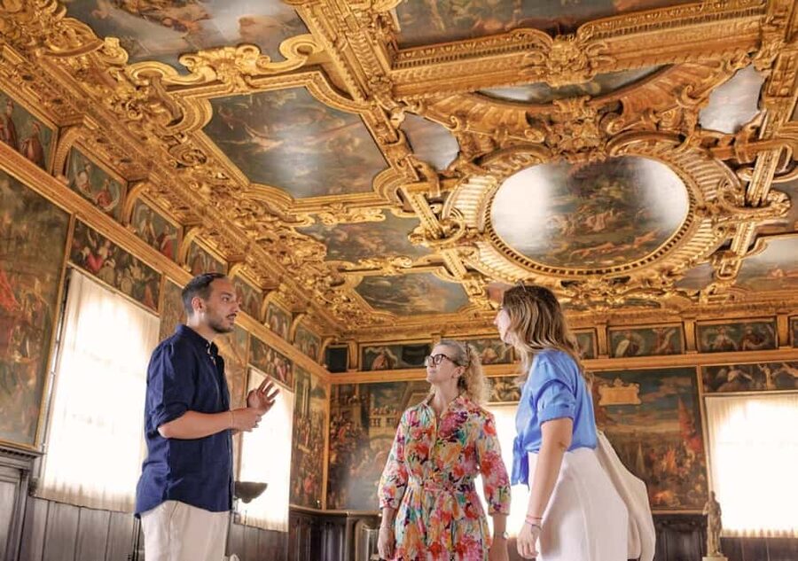 Venice: Doge's Palace and St Mark's Tour with Gondola Ride - A 30-minute gondola ride through Venice