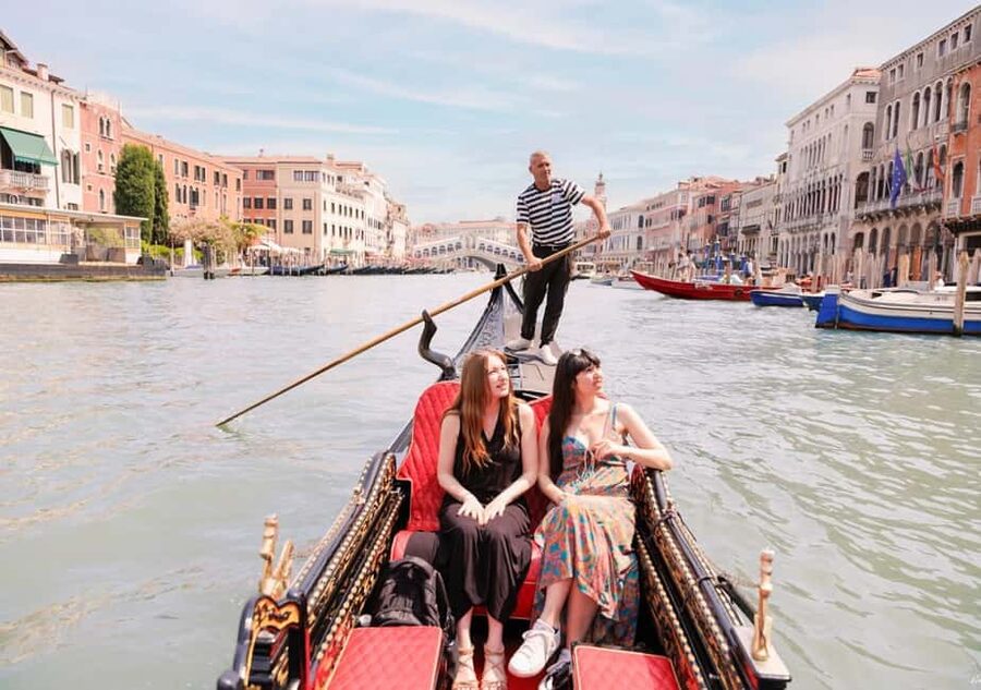 Venice: Doge's Palace and St Mark's Tour with Gondola Ride - The full-day Murano and Burano option