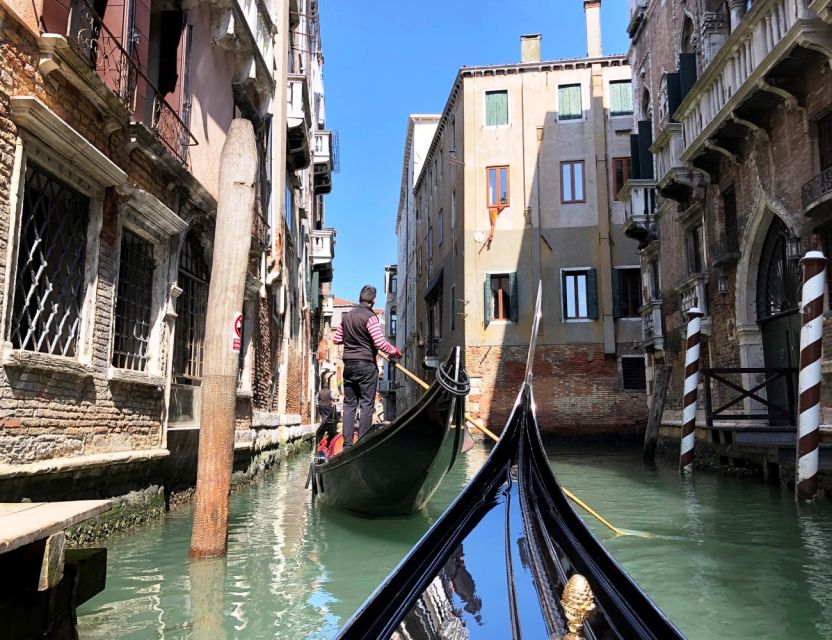 Venice: Doge's Palace Guided-Tour & Gondola Ride - The gondola route through smaller canals