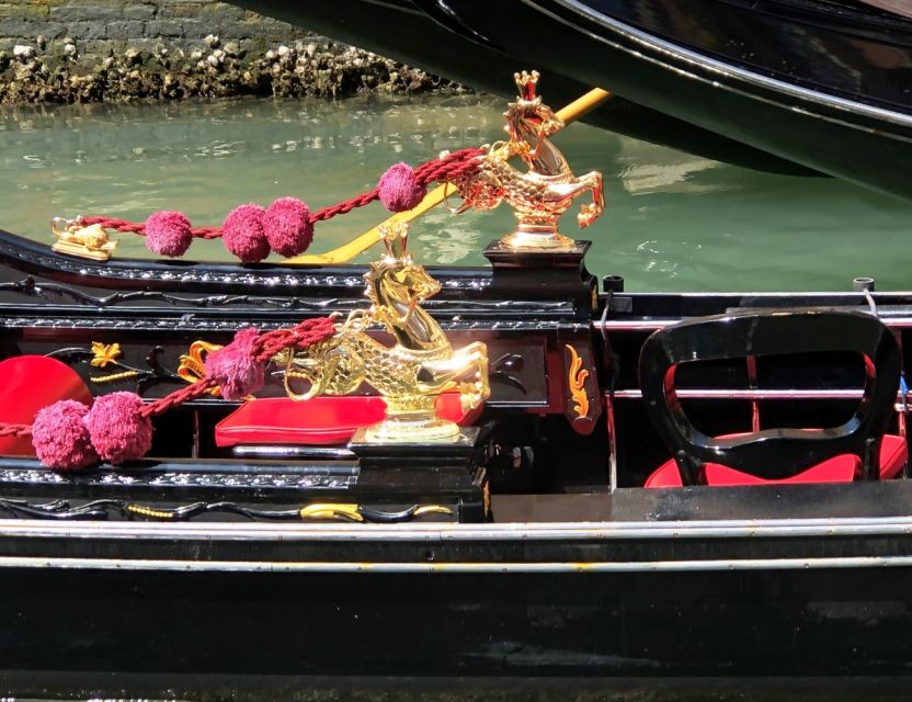 Venice: Doge's Palace Guided-Tour & Gondola Ride - Doge’s Palace and the machinery of Venetian power