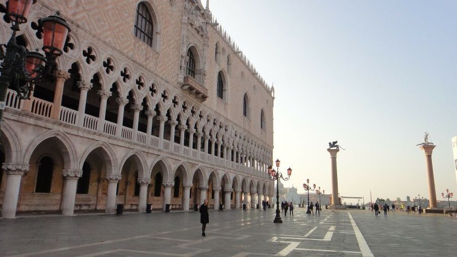 Venice: Doge's Palace with St. Mark's Basilica & Gondolas - Pace, guide support, and group comfort