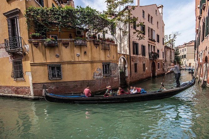 Venice Gondola Experience - Weather, Access, and Practical Limits