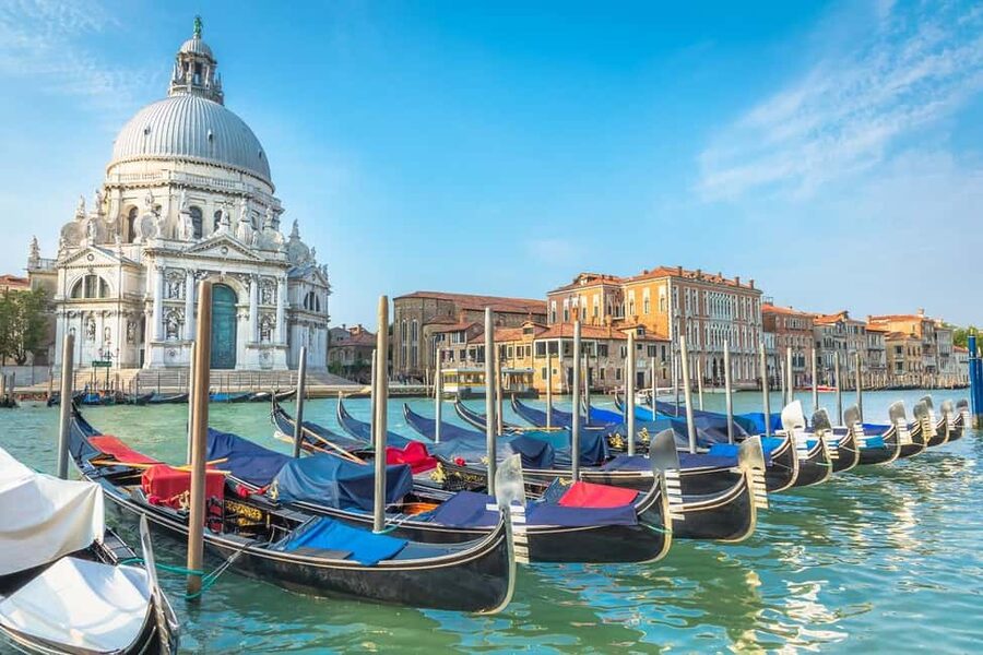 Venice: Gondola Ride Along Grand Canal and Hidden Corners - Why a gondola still makes sense in Venice