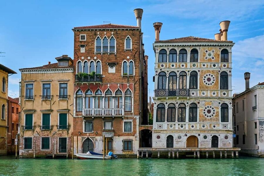 Venice: Gondola Ride Along Grand Canal and Hidden Corners - Meeting beneath the winged lion