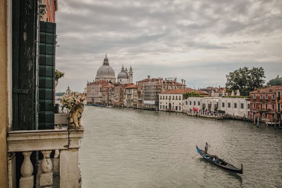 Venice: Gondola Ride and a Gala Dinner in a Venetian Palace - Key points to know before booking
