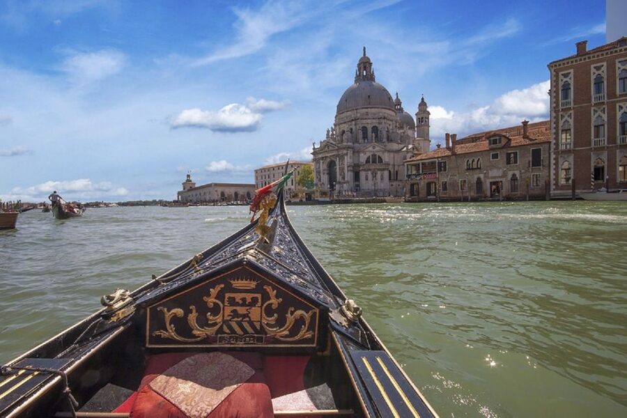 Venice: Gondola Ride and Dinner Experience - Who should book this Venice experience?