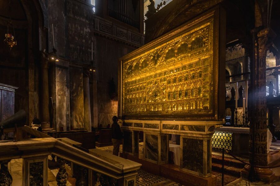 Venice: Gondola Ride & Guided Tour of St. Mark's Basilica - What to bring and how to avoid small problems