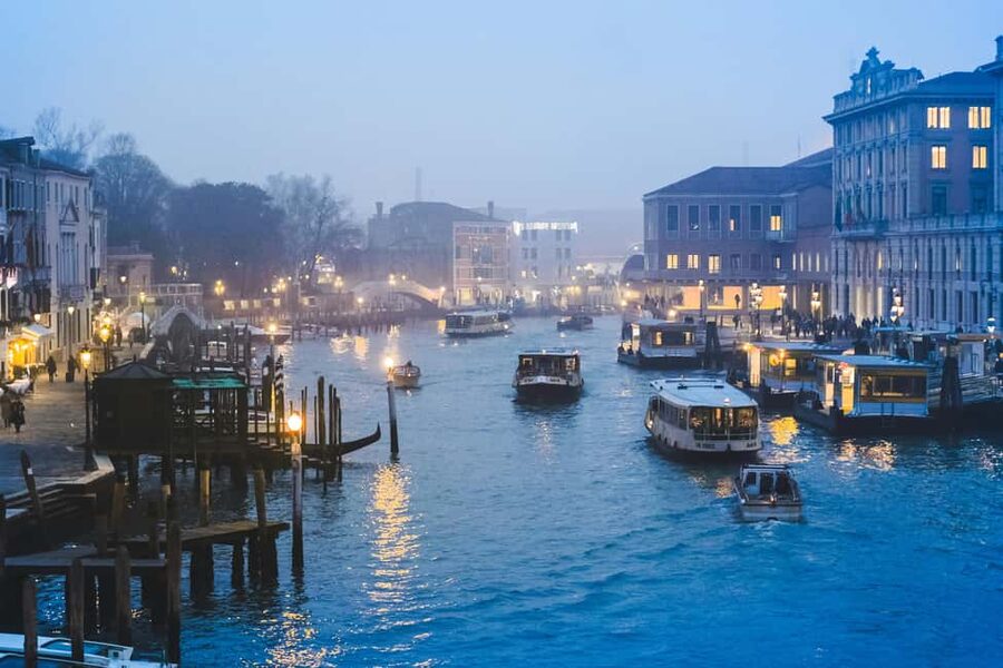 Venice: Gondola Ride under the Bridge of Sighs with Audio Guide App - Choose Between an Audio App and a Live Guide
