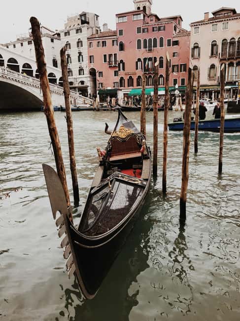 Venice: Gondola Ride under the Bridge of Sighs with Audio Guide App - Should You Book This Gondola Ride?