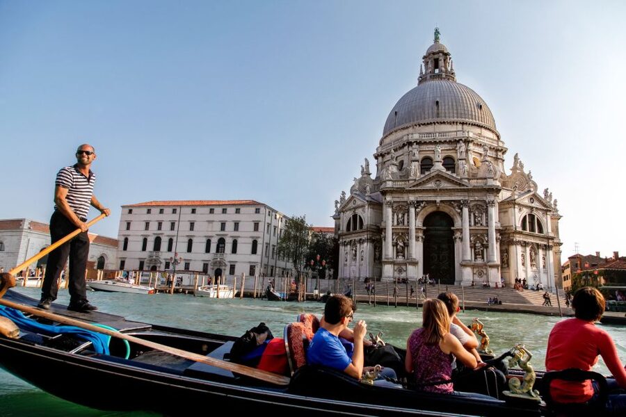 Venice: Gondola Ride with Live Guide or Audio Guide - Should you book it?