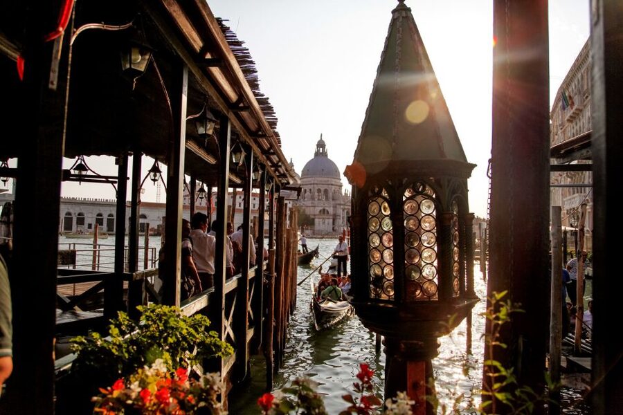 Venice: Gondola Ride with Live Guide or Audio Guide - Live guide or app audioguide?