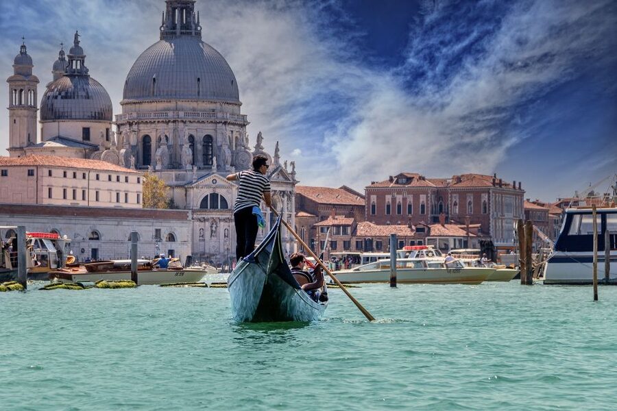 Venice: Grand Canal Gondola Experience with Live Commentary™ - Key points at a glance