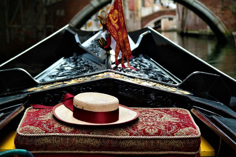 Venice: Grand Canal Gondola Experience with Live Commentary™ - Inside the Gondola Gallery