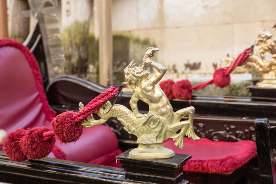 Venice: Grand Canal Gondola Experience with Live Commentary™ - Who should book this experience?