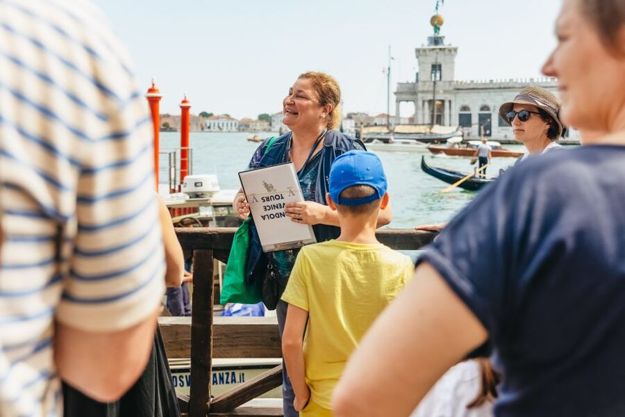 Venice: Grand Canal Gondola Ride with App Commentary - Through the narrow canals to the Grand Canal