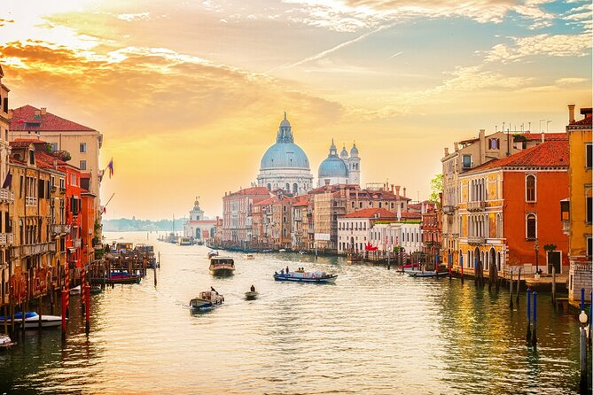 Venice Highlights with Local: Private Walking Tour & Gondola Ride - Scala Contarini del Bovolo and changing Venetian style