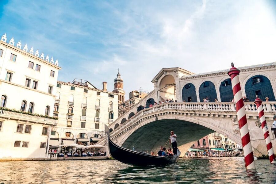 Venice: Off the Beaten Path Private Gondola Ride - The one-hour route adds San Polo and the Grand Canal