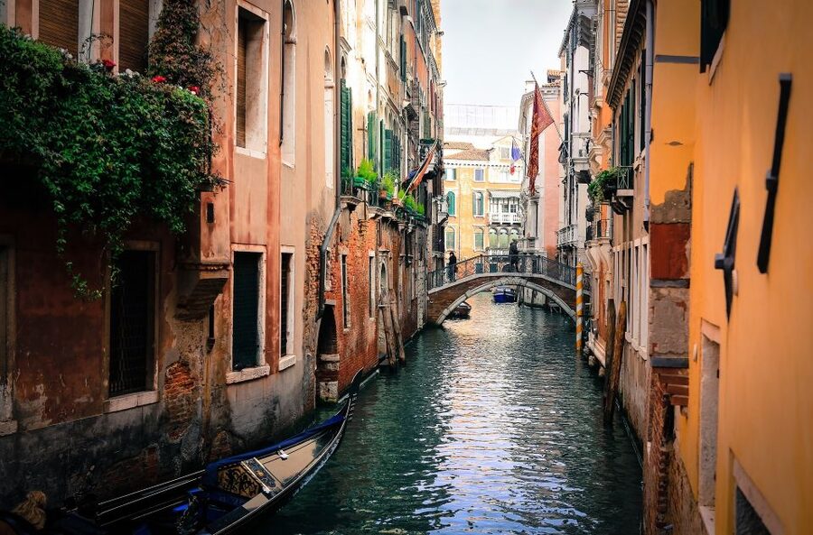 Venice: Off the Beaten Path Private Gondola Ride - The gondolier makes the difference