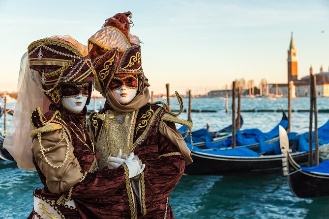 Venice Private Gondola Ride: Explore Hidden Canals and Sights - The 30-minute ride: Carmelite churches and Palazzo Briati