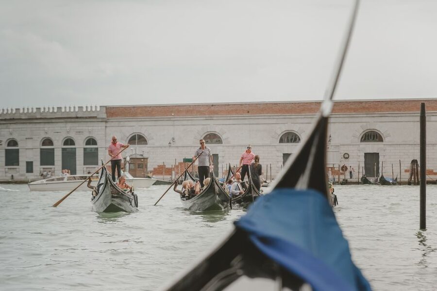 Venice: Private Gondola Ride with Photo Shoot - A gondola ride built around your photographs