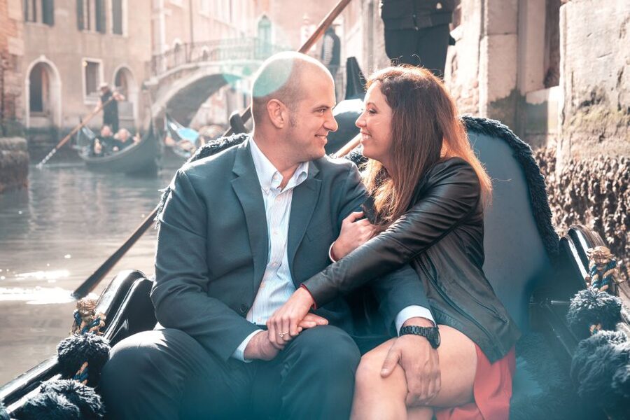 Venice: Private Gondola Ride with Photo Shoot - Why the escort matters