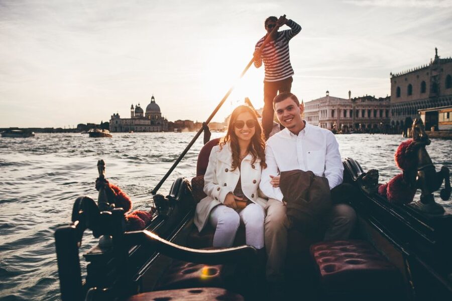 Venice: Private Gondola Ride with Professional Photographer - Should you book the Venice gondola photo shoot?