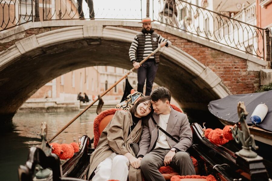 Venice: Private Gondola Ride with Professional Photographer - Thirty minutes on land at a chosen landmark