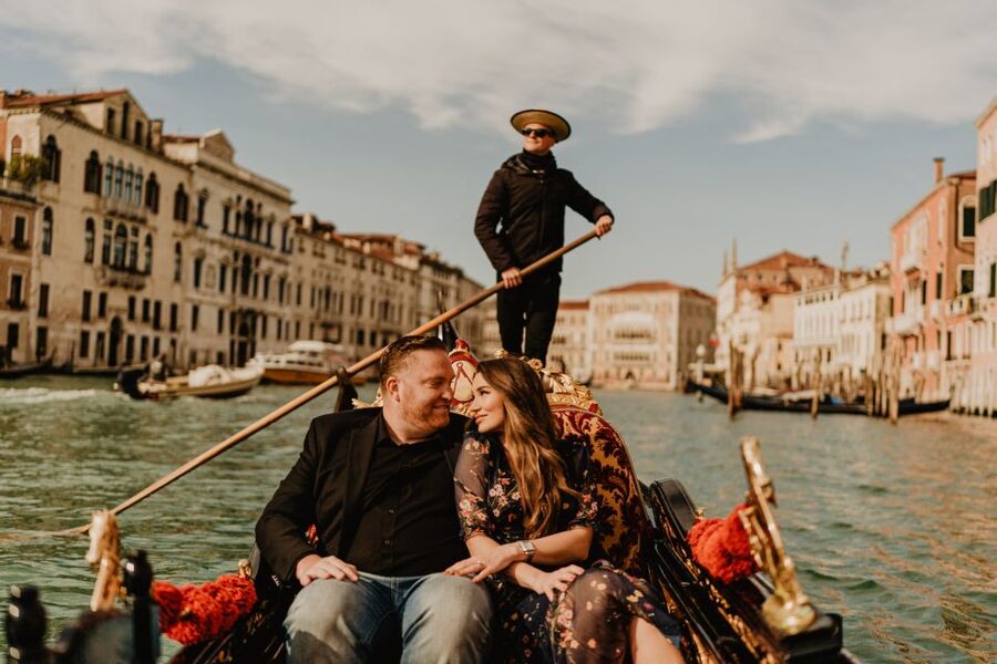 Venice: Private Gondola Ride with Professional Photographer - What you receive after the session
