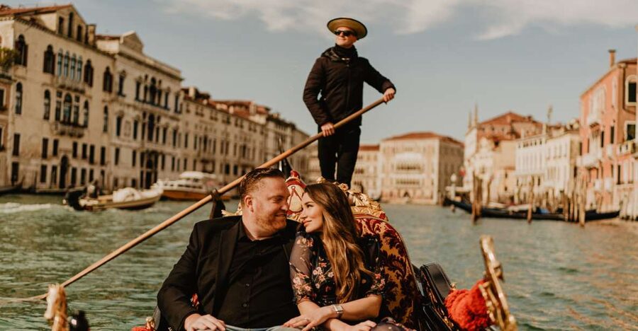 Venice: Private Gondola Ride with Professional Photographer - Booking details that matter