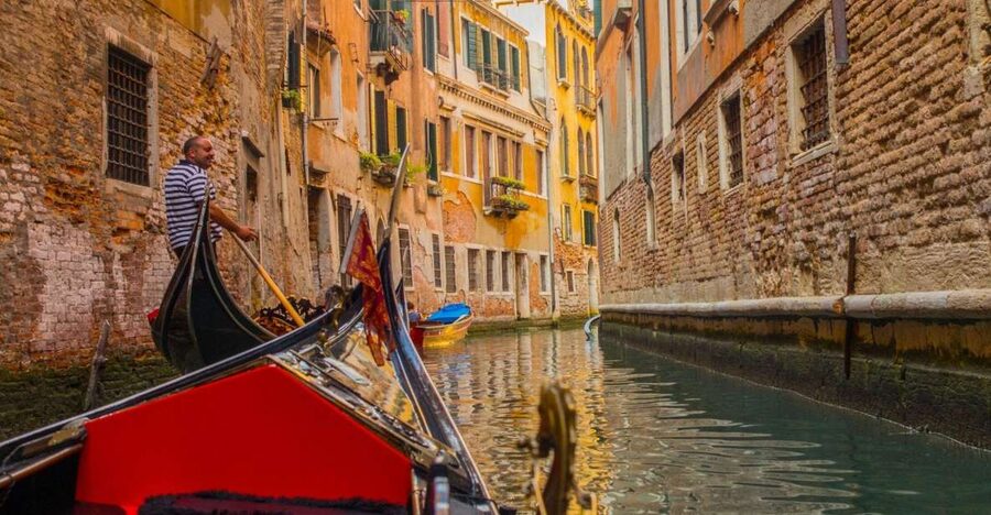 Venice: Private Gondola Tour - Why a gondola still earns its place in Venice