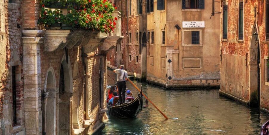 Venice: Private Gondola Tour - Should you add the accordion musician?
