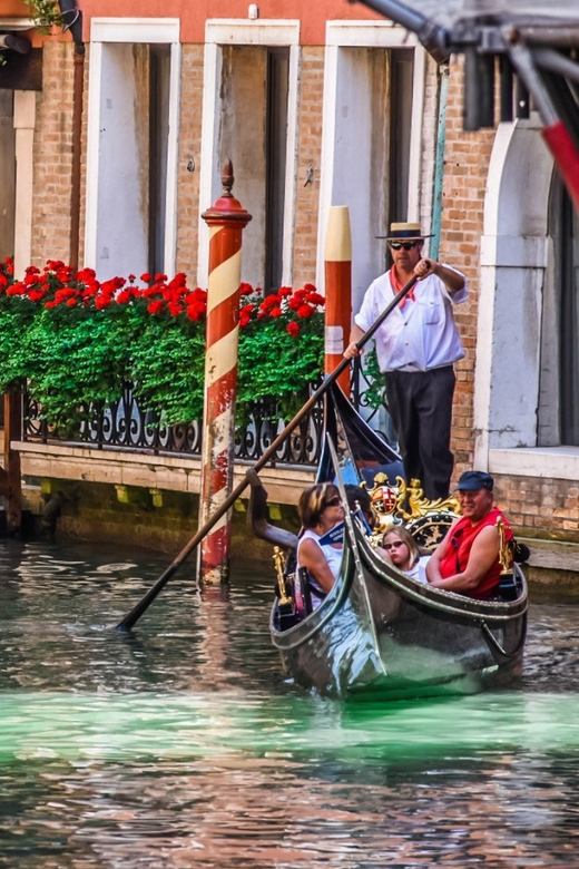 Venice: Private Grand Canal Gondola Ride from Rialto - What the private group format is worth