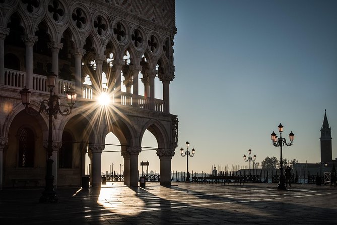 Venice: Private Half Day Guided Tour and Gondola Experience - Who should book this experience