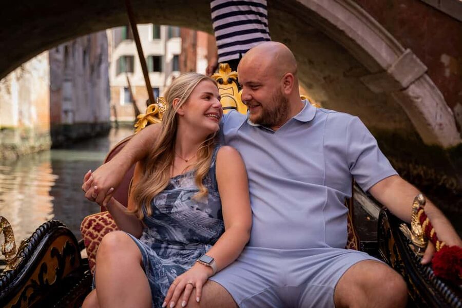 Venice: Private Photoshoot In Gondola - From a Romantic Canal to Rialto Bridge